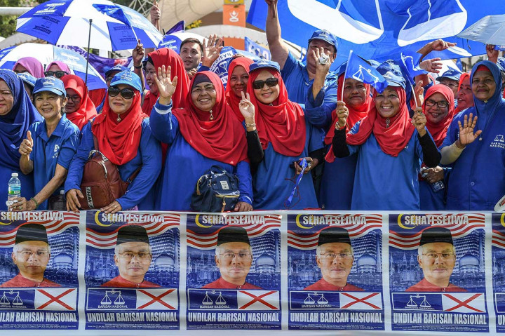 Najib Razak Serahkan Formulir Pencalonan