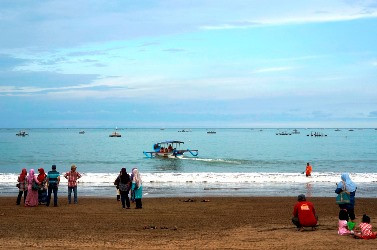 Laut Selatan Jawa Diterjang Badai Siklon Tropis Flamboyan