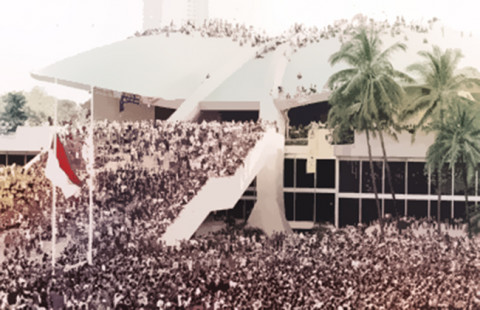 Pendudukan Gedung DPR/MPR oleh mahasiswa pada Mei 1998.