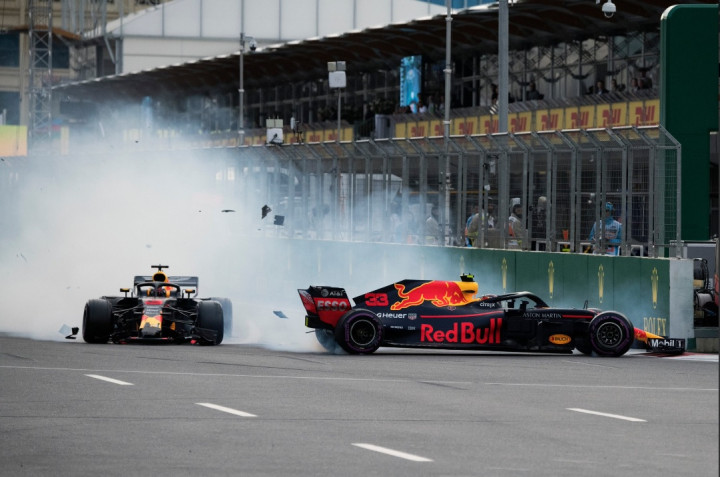 Saling Tabrakan di Baku, Verstappen dan Ricciardo Patut Disalahkan
