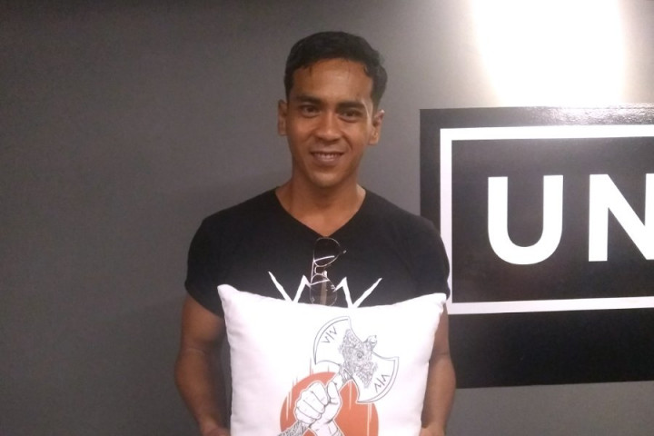 Dian Sidik Kesulitan Gunakan Pedang Logam di Film Wiro Sableng