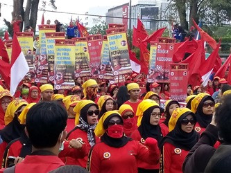 Peringati May Day, Buruh di Bandung Pilih Tablig Akbar