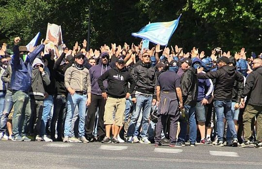 Sambangi Roma, Hooligans Liverpool Didukung Ultras Lazio