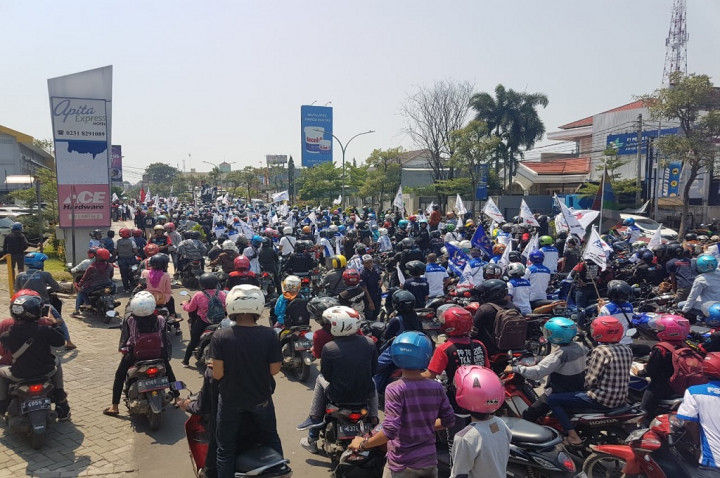 Konvoi Buruh Akibatkan Kemacetan di Kota Cirebon