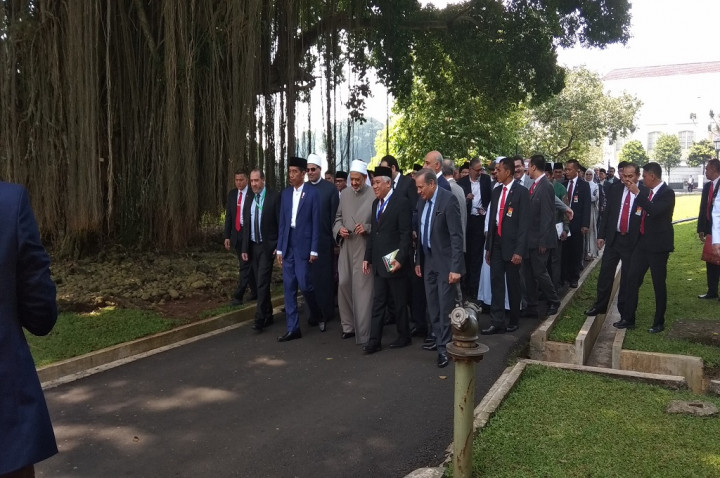 Imam Besar Al-Azhar Ingatkan Umat Islam Menjadi Penengah