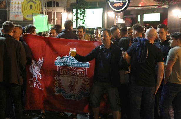 Tiba di Roma, Suporter Liverpool Diserang