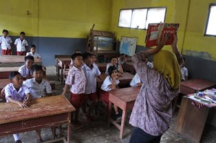 Guru Honorer dan Potret Tata Kelola Pendidik di Indonesia