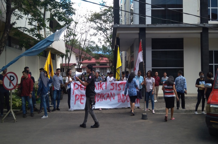 Mahasiswa Manado tak Mau Jadi 'Pembantu' di Negeri Sendiri