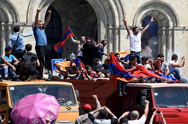 Demonstran Lumpuhkan Ibu Kota Armenia