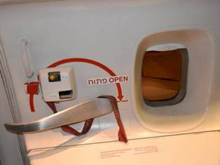 Kepanasan, Penumpang Pesawat Tiongkok Nekat Buka Pintu Darurat