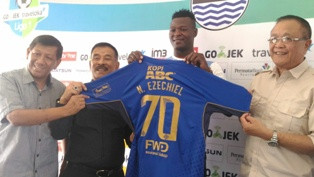 Tanpa Striker, Persib Bawa 18 Pemain ke Pulau Garam
