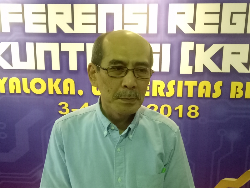 Pengamat ekonomi dan migas Faisal Basri usai menjadi pembicara di Konferensi Regional Akuntansi (KRA) ke-5 di Universitas Brawijaya, Malang, Kamis 3 Mei 2018. Medcom.id/Daviq Umar Al Faruq