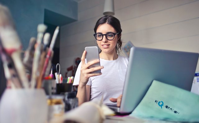 Bahaya Penggunaan Gawai Berlebih pada Jari Kelingking