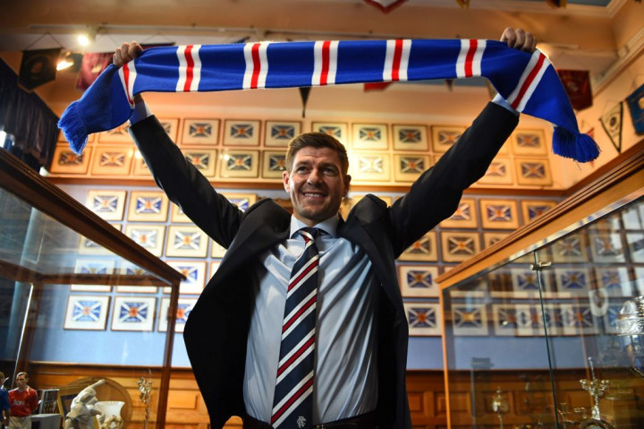 Steven Gerrard Resmi Latih Rangers
