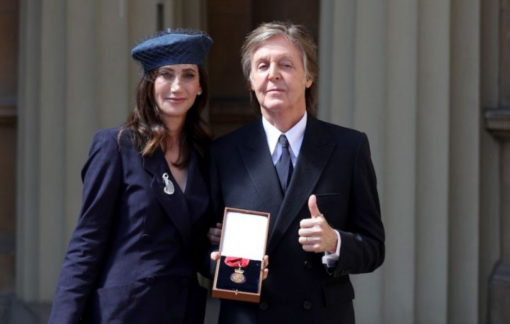 Paul McCartney Raih Gelar Kehormatan dari Istana Buckingham