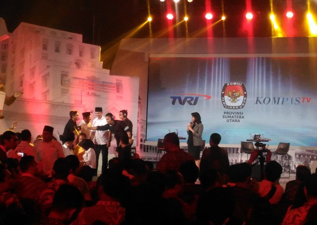 Tim Paslon Pilgub Sumut Adu Yel-Yel