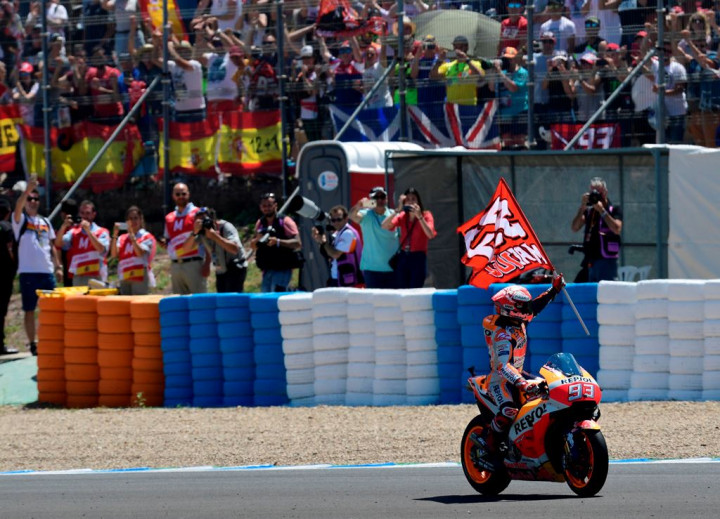 Pedrosa dan Duo Ducati Tabrakan, Marquez Juara MotoGP Spanyol