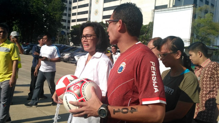 Sri Mulyani Tinjau Renovasi Lapangan Banteng Bareng Sandiaga