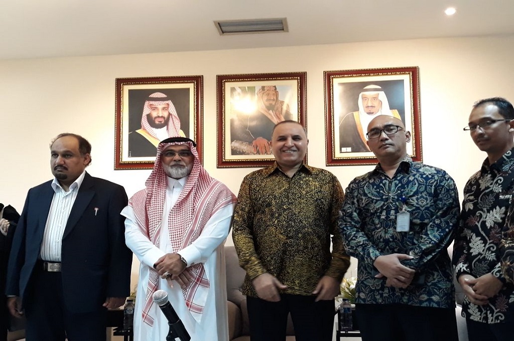 Kasubdit Kawasan II Direktorat PWNI dan BHI Kemenlu Arief Hidayat (dua kanan), di Kedutaan Besar Arab Saudi, Jakarta, Senin 7 Mei 2018. (Foto: Marcheilla Ariesta)