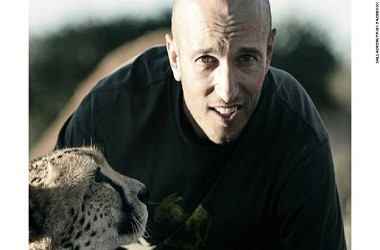 Sineas Ternama Tewas Diserang Jerapah di Afrika Selatan