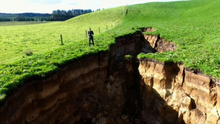 New Zealand Sinkhole Reveals Glimpse into 60,000-Year-Old Volcano