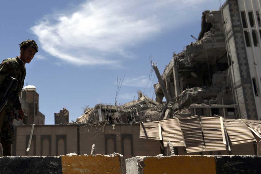 Koalisi Saudi Serang Istana Kepresidenan Yaman