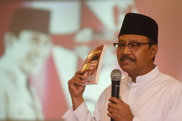 Debat Kedua Gus Ipul Minta Restu Kiai di Sampang