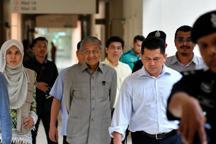 Anwar Ibrahim Ajak Warga Pilih Mahathir di Pemilu Malaysia