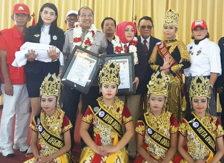 Pimpinan DPD Raih Penghargaan dari ORI