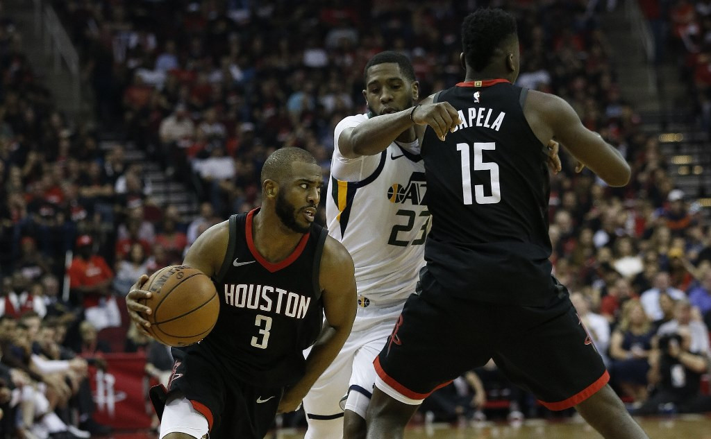 Suasana Houston vs Jazz. (Foto: AFP)