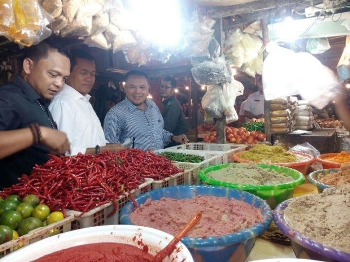 Jelang Ramadan, Harga Cabai Semakin Pedas