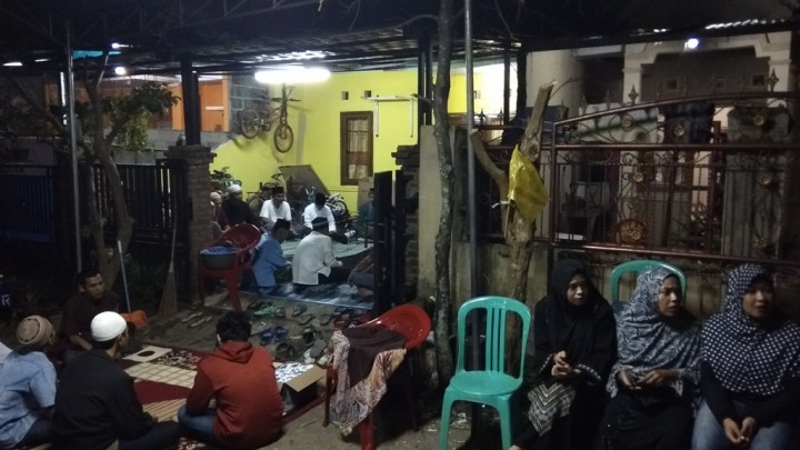 Tetangga Gelar Pengajian di Halaman Rumah Iptu Yudi