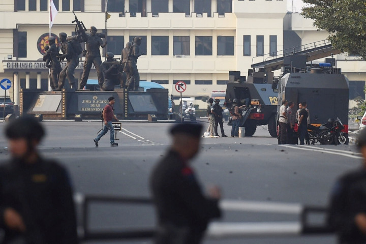 10 Napiter Dipaksa Menyerahkan Diri