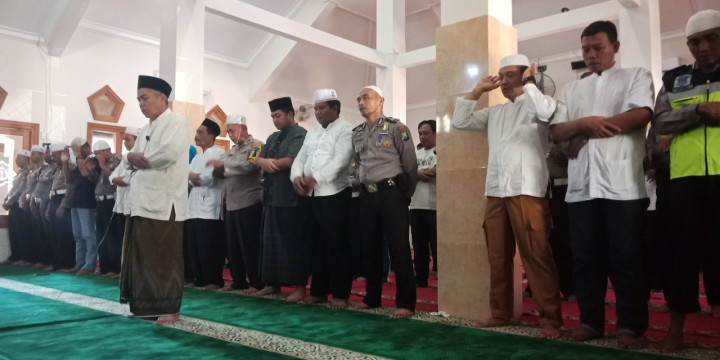 Polres Jombang Salat Gaib untuk Korban Kerusuhan di Mako Brimob