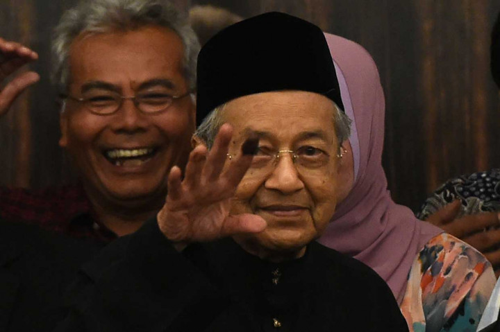 Mahathir Mohamad Resmi Pimpin Malaysia