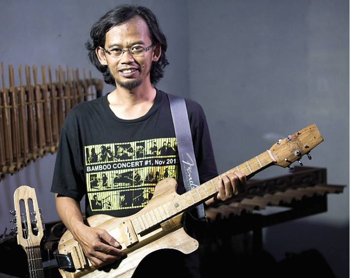 Alunan Simfoni Musik Bambu