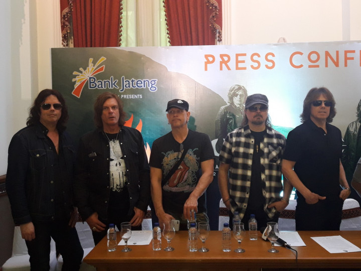 Erupsi Gunung Merapi Tak Pengaruhi Konser Europe di Boyolali