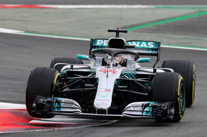 Hamilton Pimpin <I>Free Practice</I> III GP Spanyol
