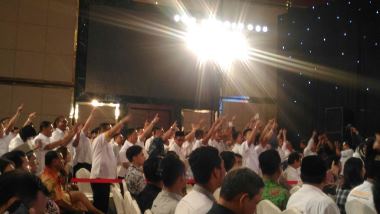 Pendukung Paslon Pilgub Sumut 'Perang' Yel-Yel