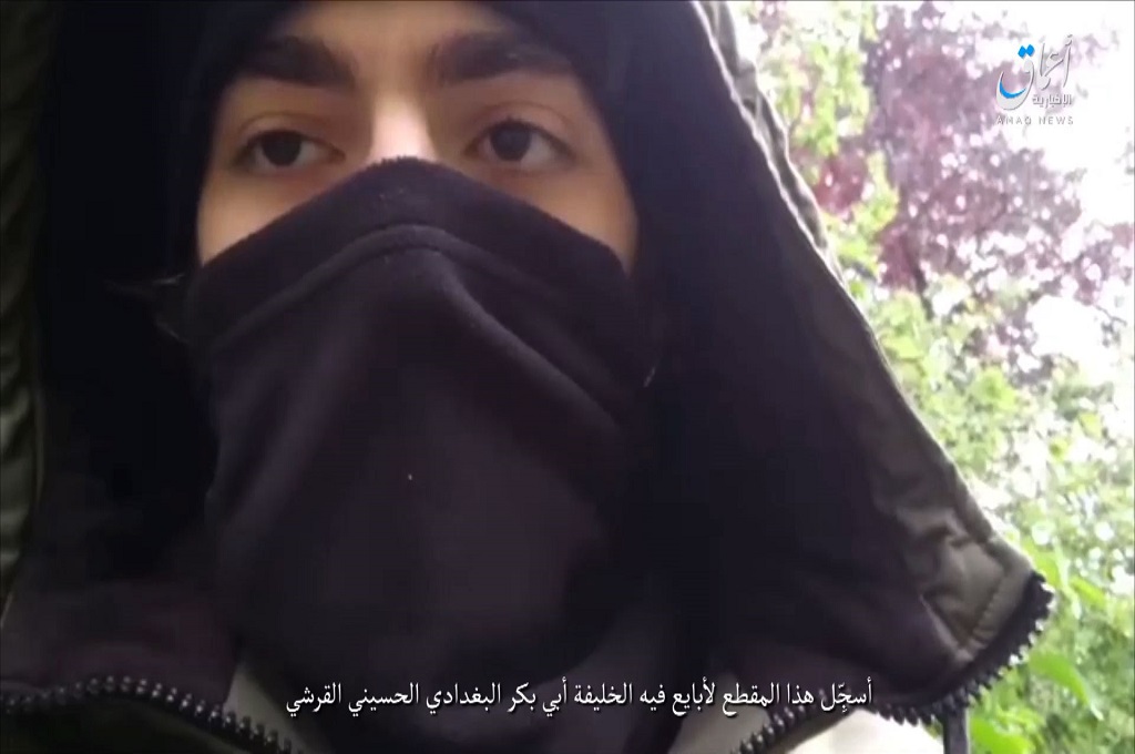 Pria diduga Khamzat Azimov muncul dalam video propaganda ISIS. (Foto: AFP/Amaq)