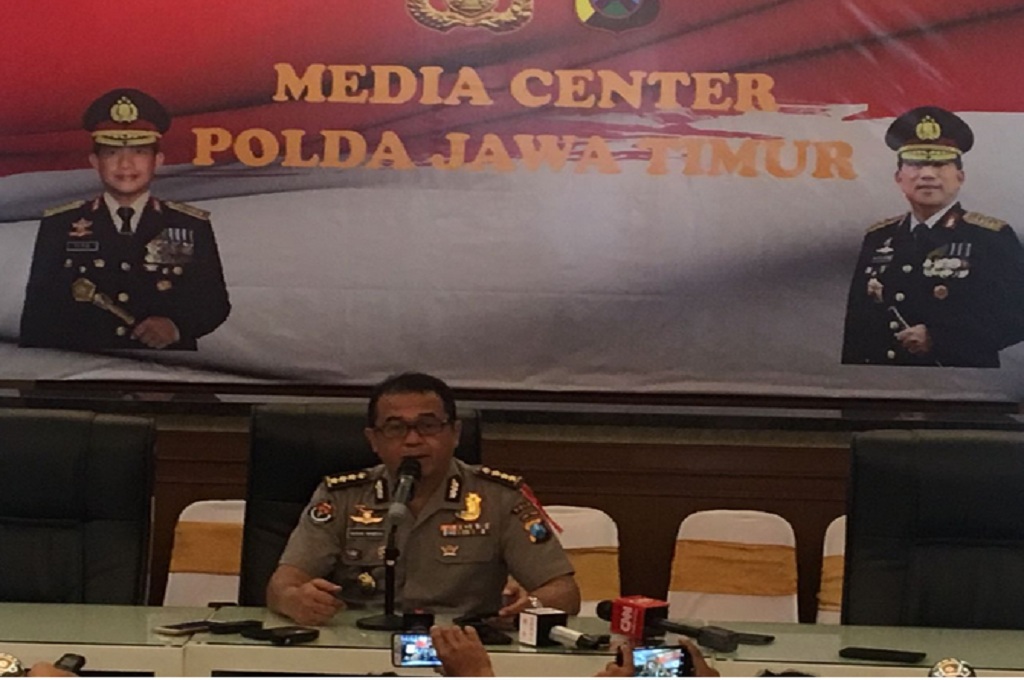 Kabid Humas Polda Jatim Kombes Frans Barung Mangera di Surabaya, Senin 14 Mei 2018, Medcom.id - Amal.jpg