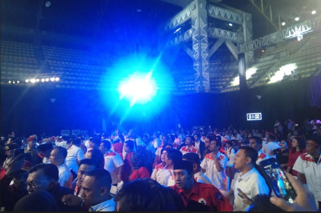 Suasana di bangku penonton dalam Debat Publik II Pilgub Jabar di Balairung UI Depok, Senin 14 Mei 2018, Medcom.id - Octa