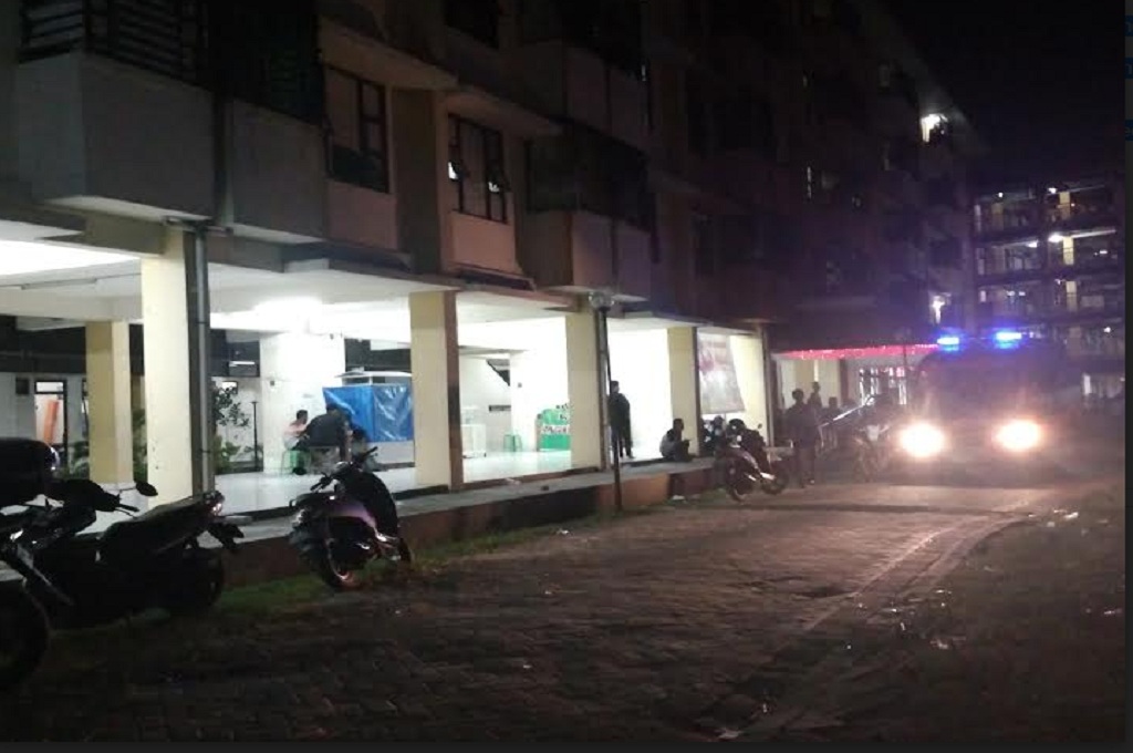 Suasana di Rusunawa Wonocolo Sidoarjo saat polisi mensterilkan lokasi setelah bom meledak pada Minggu malam, 13 Mei 2018, Medcom.id - Hadi