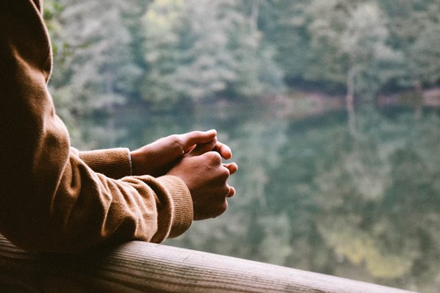 Salah satu solusi dari deteksi dini adalah pengukuran secara mandiri. Beberapa hal harus perhatikan terlebih dulu sebelum mengukur tekanan darah. (Foto: Ümit Bulut/Unsplash.com)