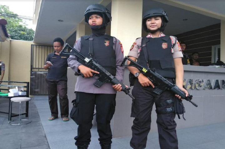 Polwan Bersenjata Laras Panjang Jaga Mapolda DIY