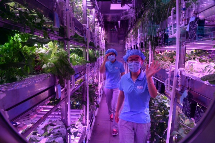 Chinese Volunteers Emerge from Virtual Moon Base