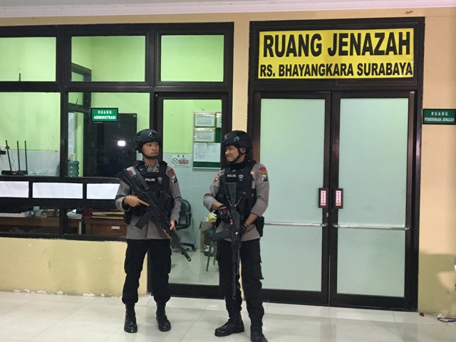 Jenazah Terduga Teroris di Surabaya Dibawa ke RS Bhayangkara