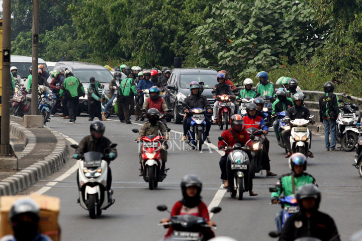 Ranjau Paku Bertebaran di Jalan Abdullah Syafei