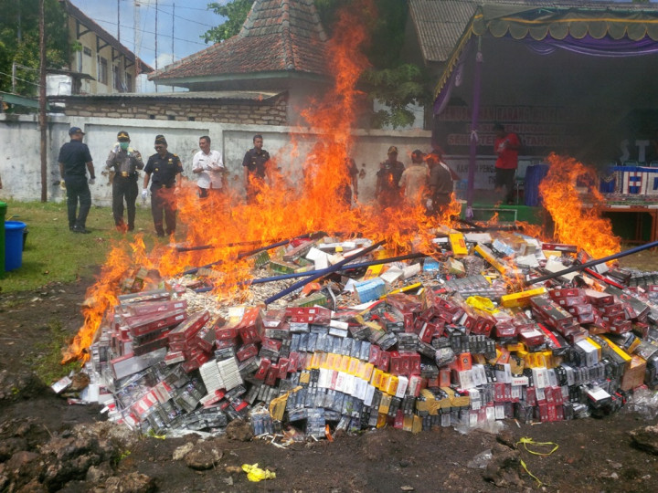 Bea Cukai Madura Sita 2,5 Juta Batang Rokok Ilegal