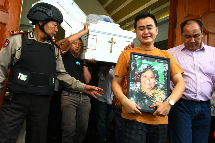 Tangis Haru Keluarga Korban Teror Bom Surabaya